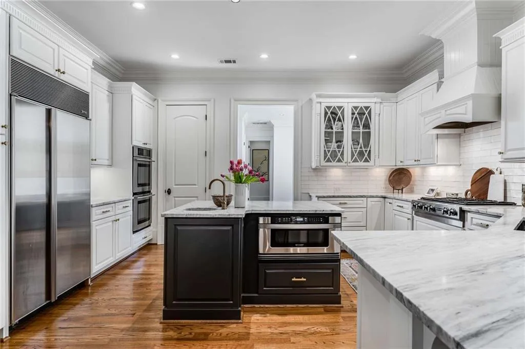 585 Franklin Road, Atlanta, Georgia 30342, 4 Bedrooms Bedrooms, ,3 BathroomsBathrooms,Residential,Sold,585 Franklin Road,7191155