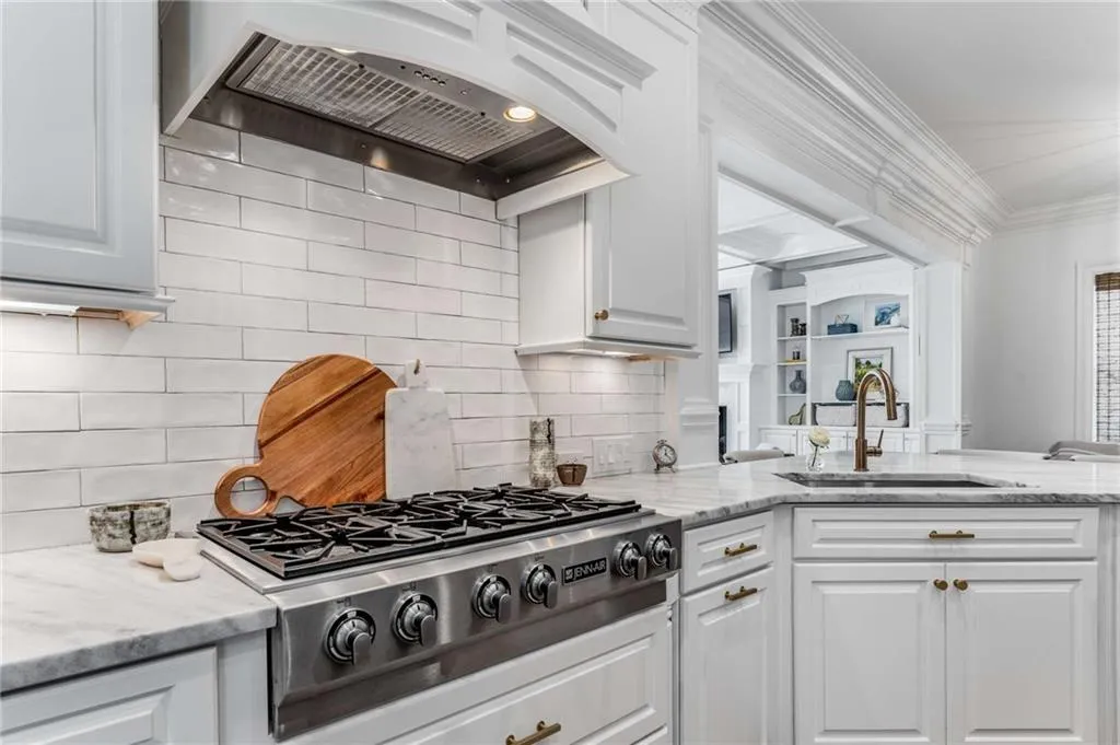 585 Franklin Road, Atlanta, Georgia 30342, 4 Bedrooms Bedrooms, ,3 BathroomsBathrooms,Residential,Sold,585 Franklin Road,7191155