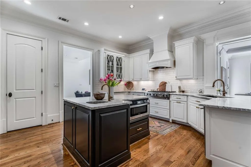 585 Franklin Road, Atlanta, Georgia 30342, 4 Bedrooms Bedrooms, ,3 BathroomsBathrooms,Residential,Sold,585 Franklin Road,7191155