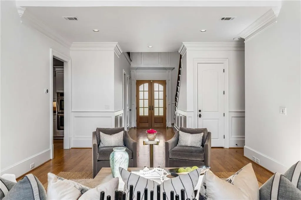 585 Franklin Road, Atlanta, Georgia 30342, 4 Bedrooms Bedrooms, ,3 BathroomsBathrooms,Residential,Sold,585 Franklin Road,7191155