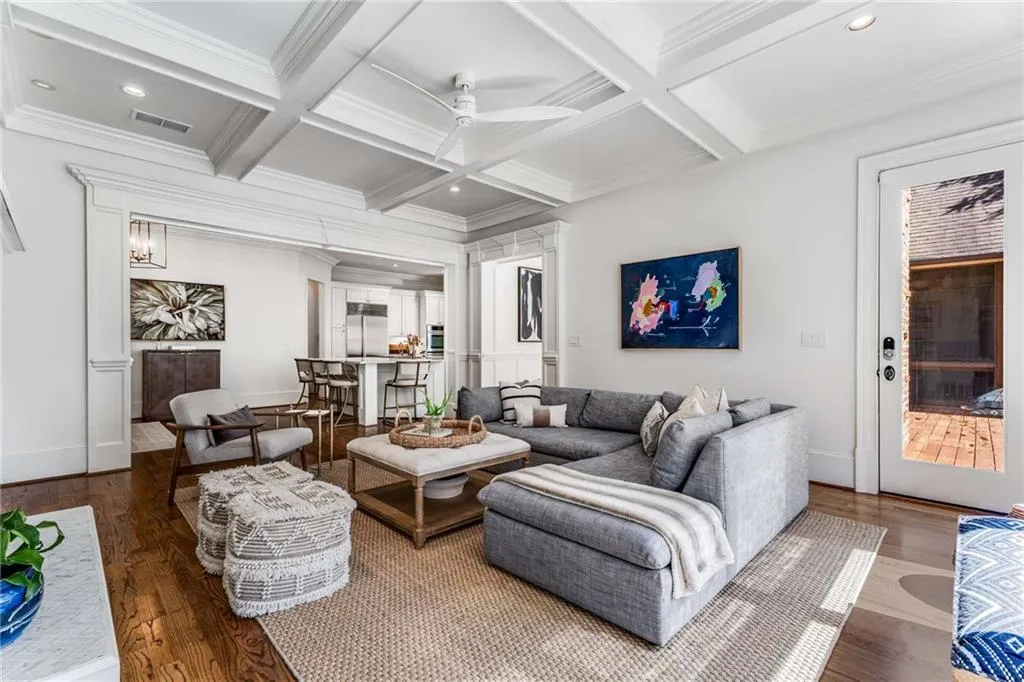 585 Franklin Road, Atlanta, Georgia 30342, 4 Bedrooms Bedrooms, ,3 BathroomsBathrooms,Residential,Sold,585 Franklin Road,7191155