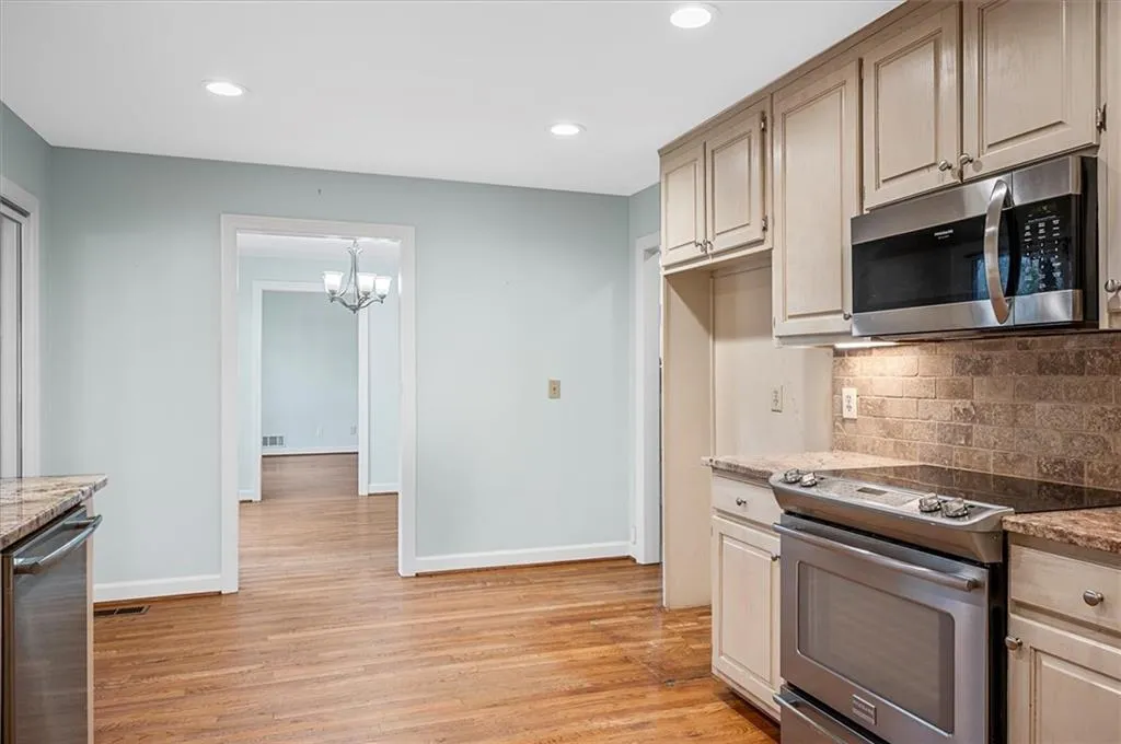 1020 Ridge Tarn, Sandy Springs, Georgia 30350, 4 Bedrooms Bedrooms, ,3 BathroomsBathrooms,Residential,Sold,1020 Ridge Tarn,7348788