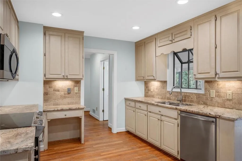 1020 Ridge Tarn, Sandy Springs, Georgia 30350, 4 Bedrooms Bedrooms, ,3 BathroomsBathrooms,Residential,Sold,1020 Ridge Tarn,7348788