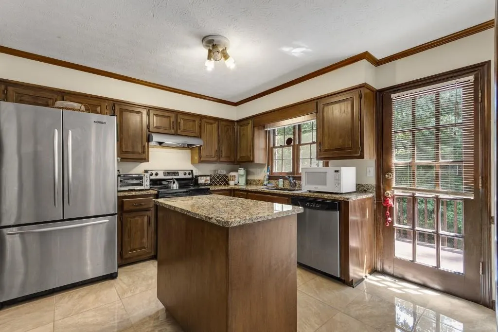 635 Corbin Lake Court, Atlanta, Georgia 30350, 3 Bedrooms Bedrooms, ,2 BathroomsBathrooms,Residential,Sold,635 Corbin Lake Court,6921881