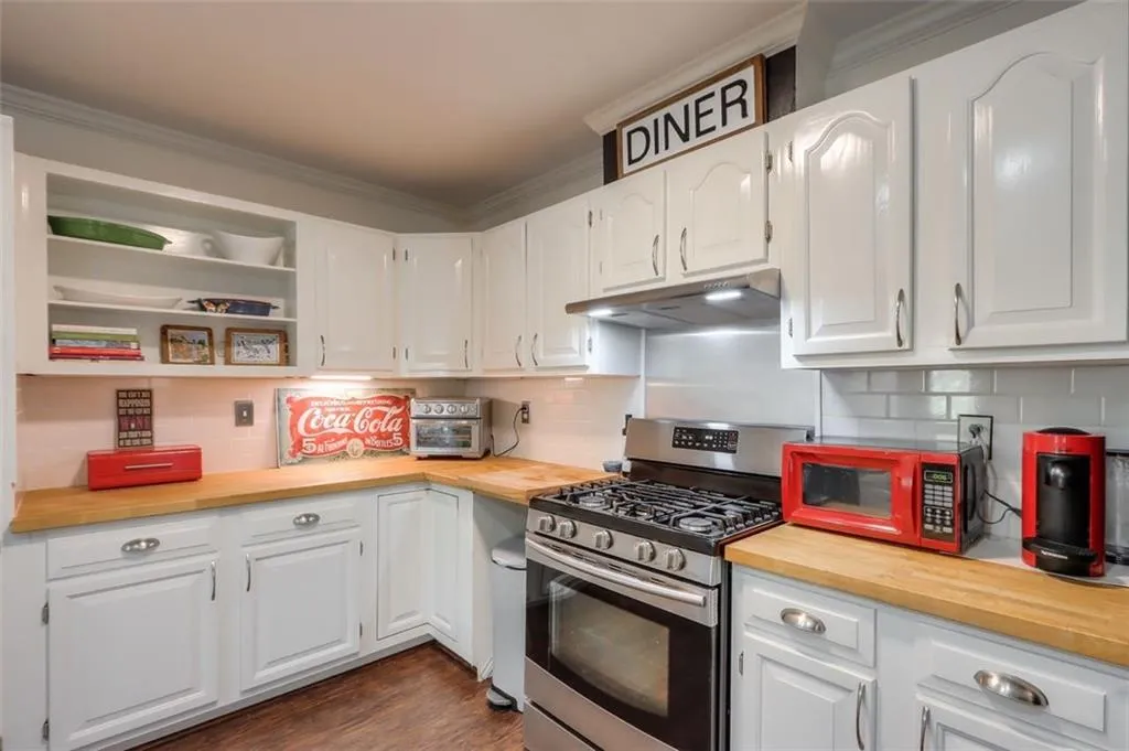 300 Brantley Road, Sandy Springs, Georgia 30350, 4 Bedrooms Bedrooms, ,3 BathroomsBathrooms,Residential,Sold,300 Brantley Road,6806244