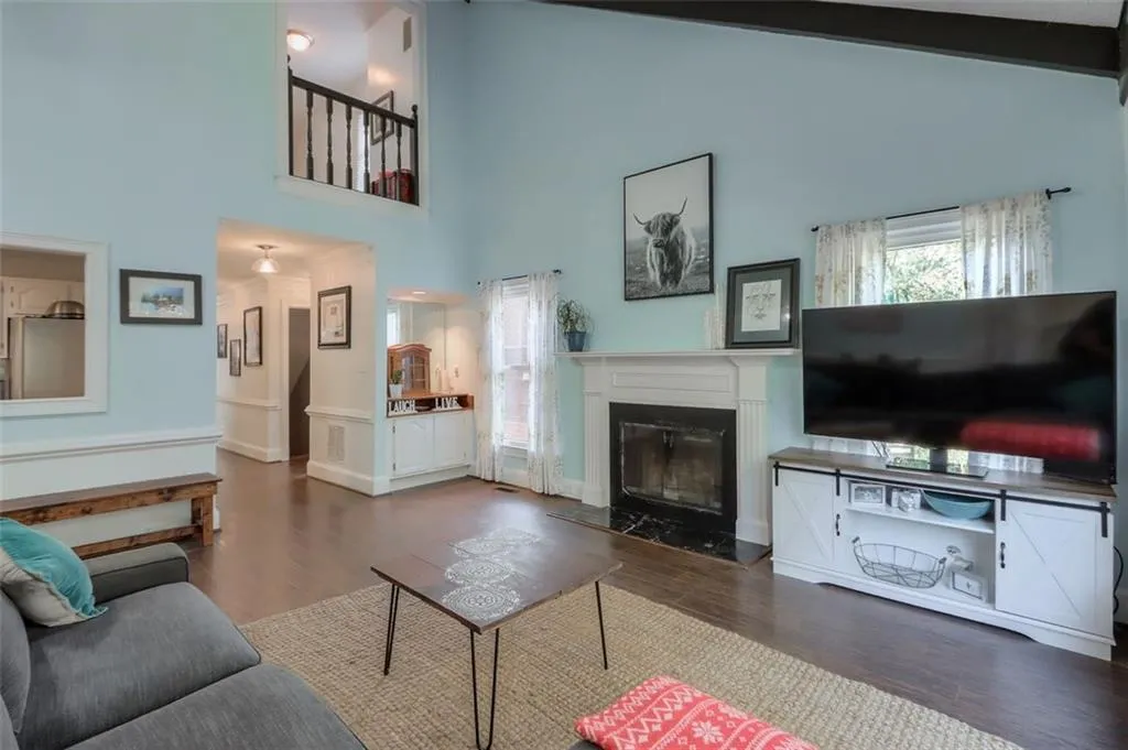 300 Brantley Road, Sandy Springs, Georgia 30350, 4 Bedrooms Bedrooms, ,3 BathroomsBathrooms,Residential,Sold,300 Brantley Road,6806244