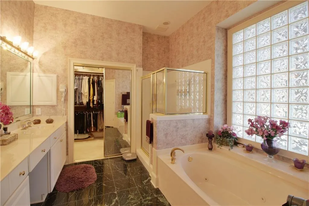 4645 Windsor Gate Court, Atlanta, Georgia 30342, 5 Bedrooms Bedrooms, ,3 BathroomsBathrooms,Residential,Sold,4645 Windsor Gate Court,5977694