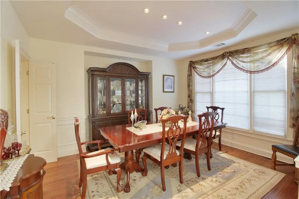 4645 Windsor Gate Court, Atlanta, Georgia 30342, 5 Bedrooms Bedrooms, ,3 BathroomsBathrooms,Residential,Sold,4645 Windsor Gate Court,5977694