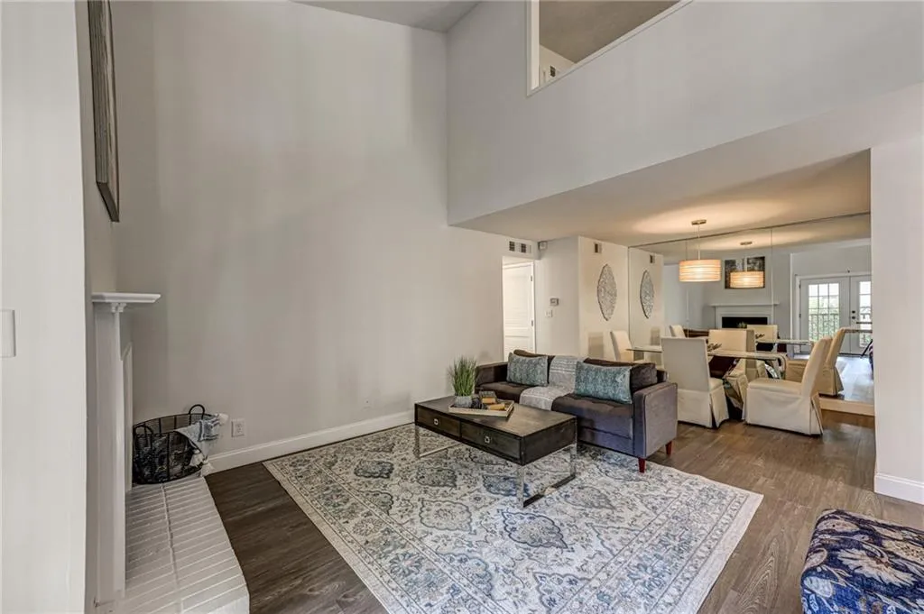 806 River Run Drive, Sandy Springs, Georgia 30350, 2 Bedrooms Bedrooms, ,1 BathroomBathrooms,Residential,Sold,806 River Run Drive,6995013