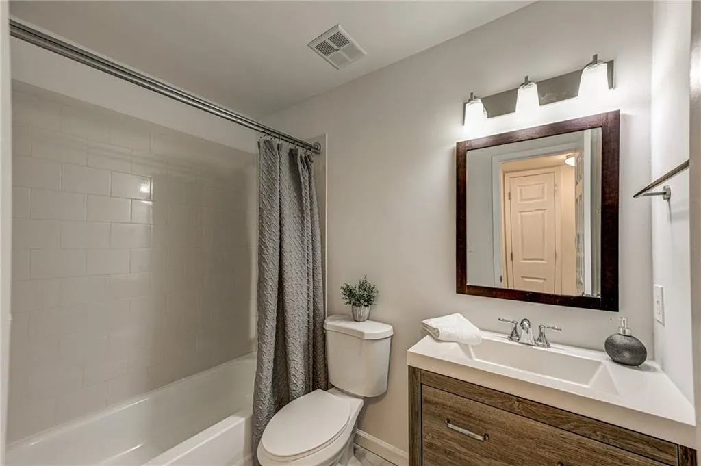 806 River Run Drive, Sandy Springs, Georgia 30350, 2 Bedrooms Bedrooms, ,1 BathroomBathrooms,Residential,Sold,806 River Run Drive,6995013