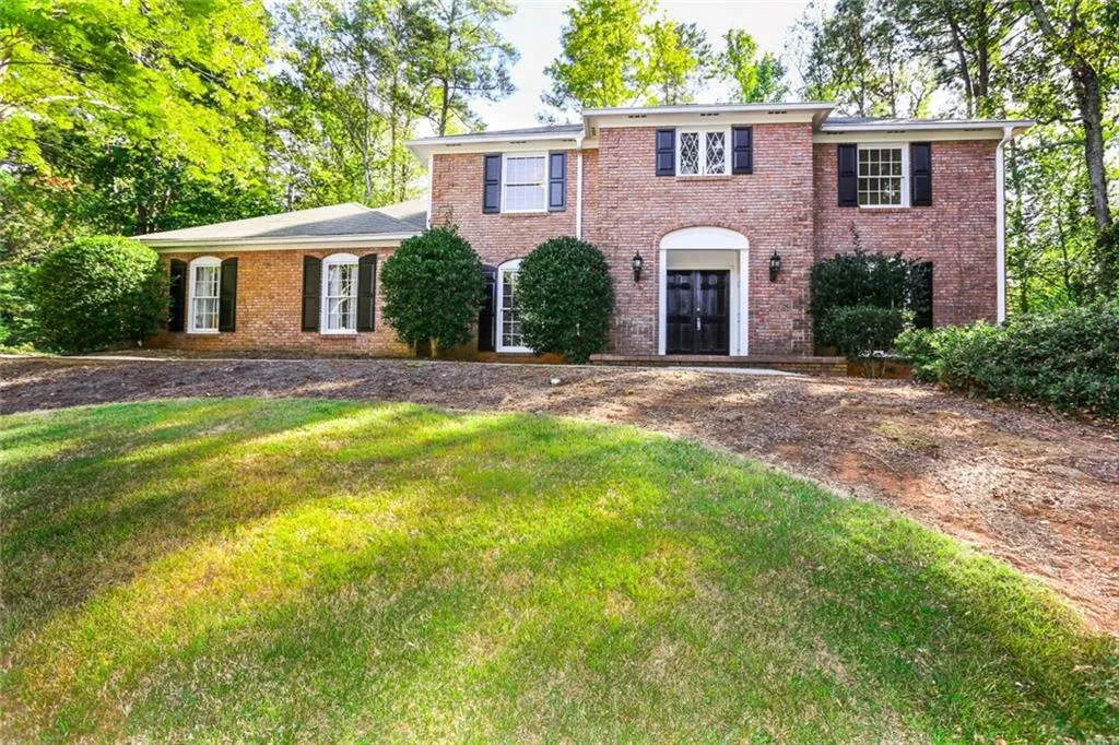 300 Amherst Court, Sandy Springs, Georgia 30328, 4 Bedrooms Bedrooms, ,2 BathroomsBathrooms,Residential,Sold,300 Amherst Court,5859298