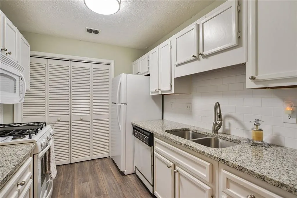 501 Gettysburg Place, Sandy Springs, Georgia 30350, 2 Bedrooms Bedrooms, ,2 BathroomsBathrooms,Residential,Sold,501 Gettysburg Place,6036025