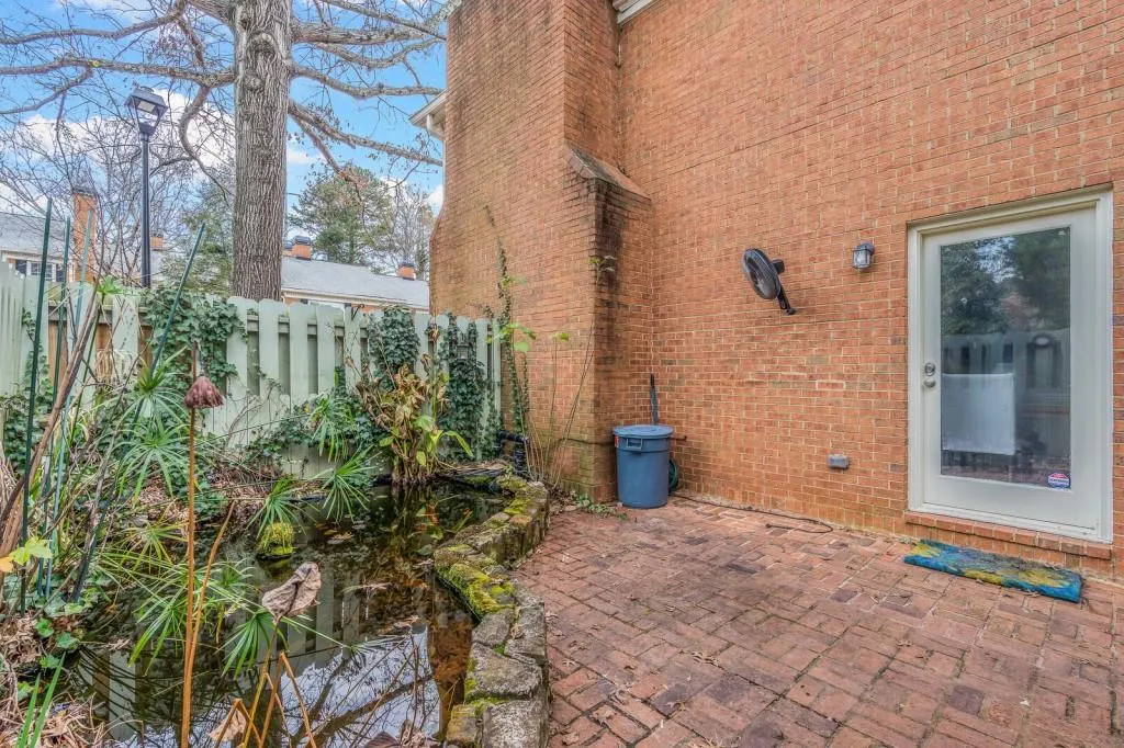 104 Mount Vernon Circle, Sandy Springs, Georgia 30338, 2 Bedrooms Bedrooms, ,2 BathroomsBathrooms,Residential,Sold,104 Mount Vernon Circle,6821881