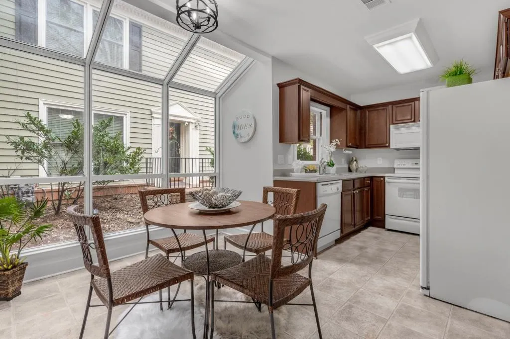 104 Mount Vernon Circle, Sandy Springs, Georgia 30338, 2 Bedrooms Bedrooms, ,2 BathroomsBathrooms,Residential,Sold,104 Mount Vernon Circle,6821881