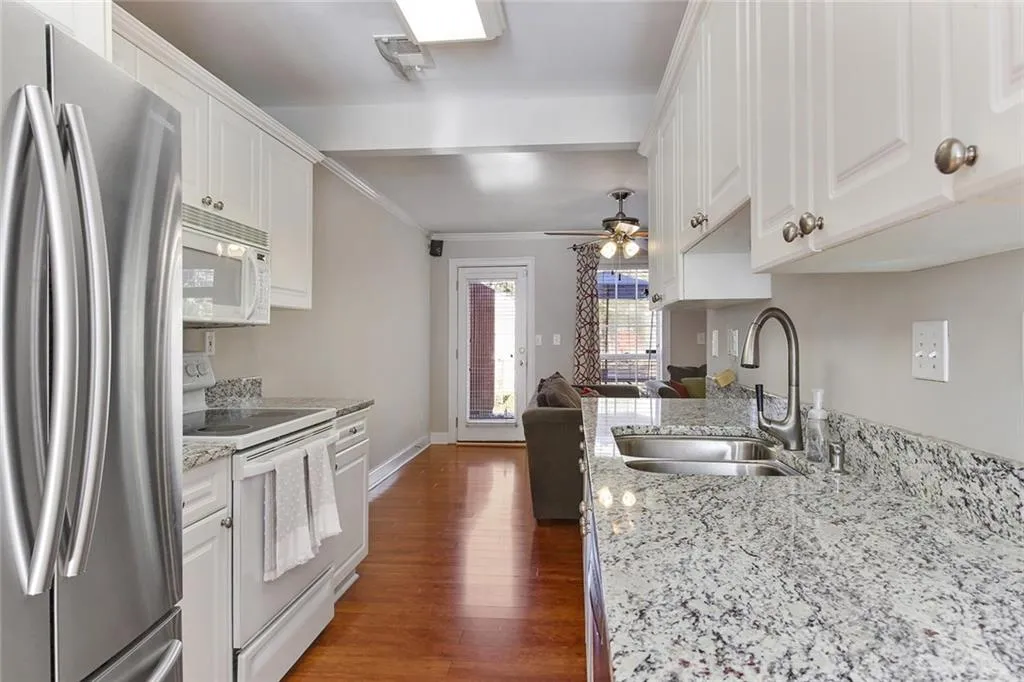 802 Masons Creek Circle, Sandy Springs, Georgia 30350, 2 Bedrooms Bedrooms, ,2 BathroomsBathrooms,Residential,Sold,802 Masons Creek Circle,6121489