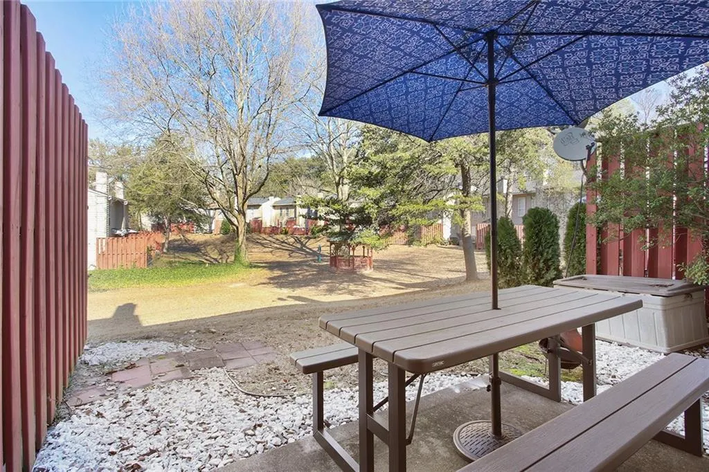 802 Masons Creek Circle, Sandy Springs, Georgia 30350, 2 Bedrooms Bedrooms, ,2 BathroomsBathrooms,Residential,Sold,802 Masons Creek Circle,6121489