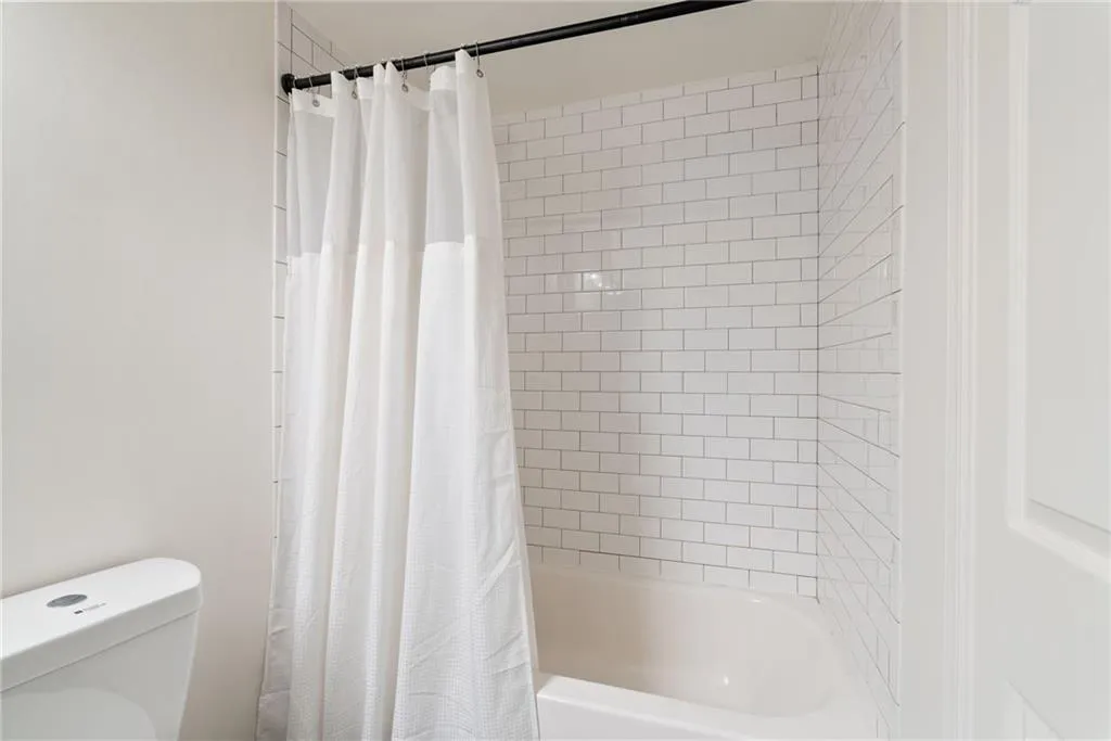 1 Biscayne Drive Nw Unit 704, Atlanta, Georgia 30309, 1 Bedroom Bedrooms, ,1 BathroomBathrooms,Residential,For Sale,1 Biscayne Drive Nw Unit 704,7609091