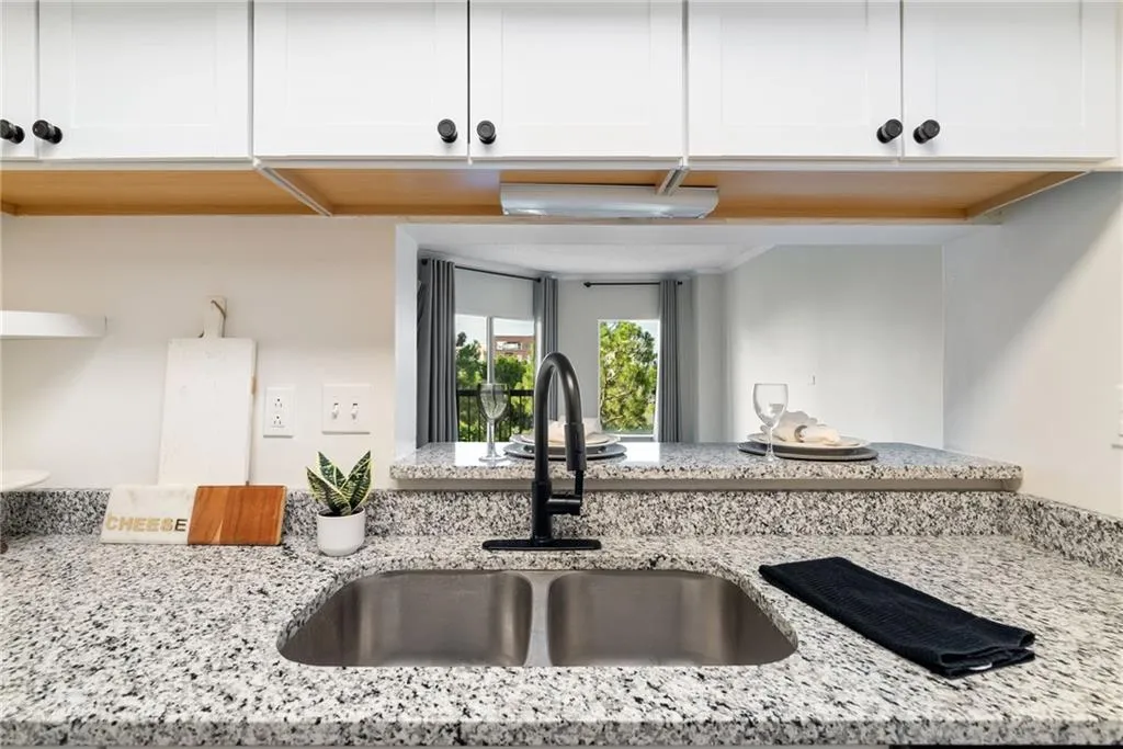 1 Biscayne Drive Nw Unit 704, Atlanta, Georgia 30309, 1 Bedroom Bedrooms, ,1 BathroomBathrooms,Residential,For Sale,1 Biscayne Drive Nw Unit 704,7609091
