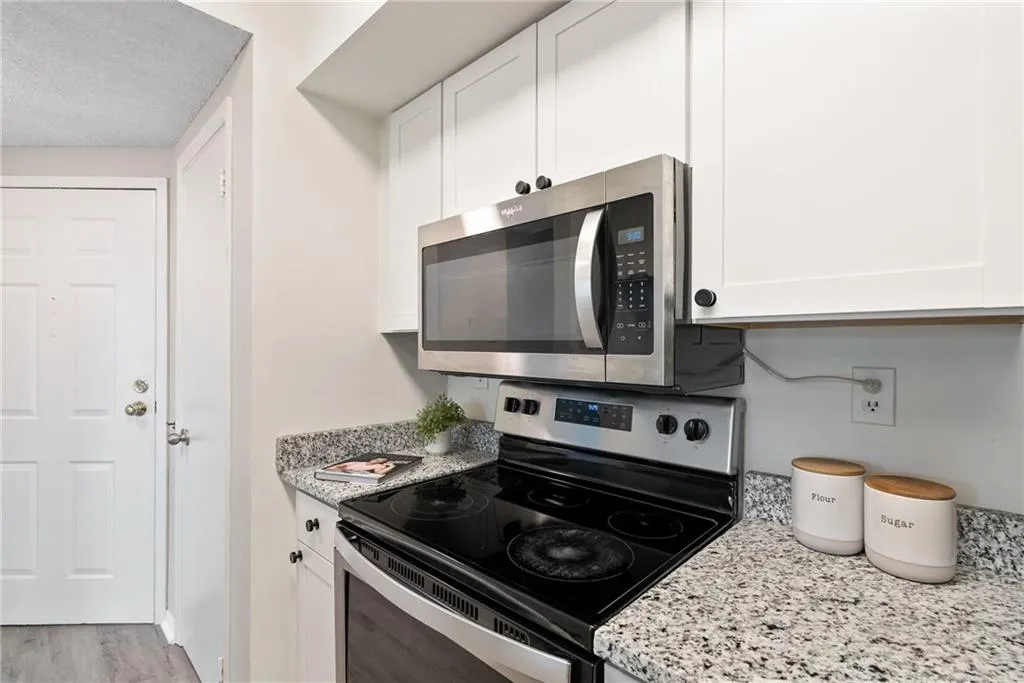 1 Biscayne Drive Nw Unit 704, Atlanta, Georgia 30309, 1 Bedroom Bedrooms, ,1 BathroomBathrooms,Residential,For Sale,1 Biscayne Drive Nw Unit 704,7609091