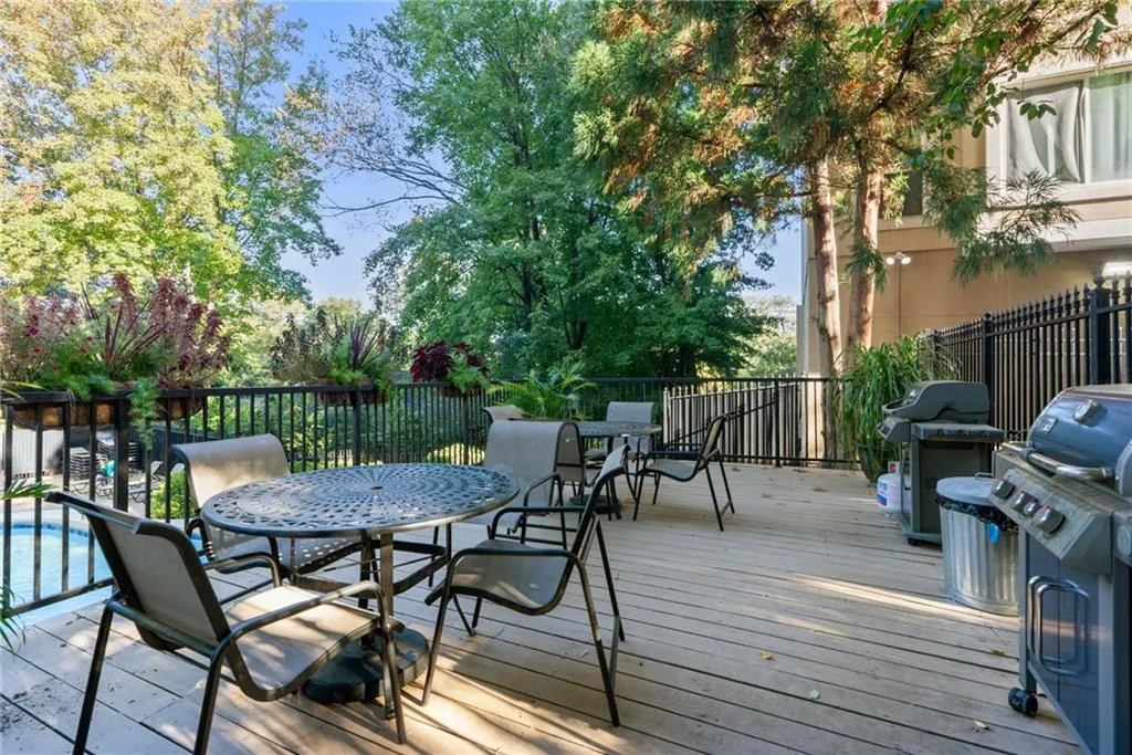 1 Biscayne Drive Nw Unit 704, Atlanta, Georgia 30309, 1 Bedroom Bedrooms, ,1 BathroomBathrooms,Residential,For Sale,1 Biscayne Drive Nw Unit 704,7609091