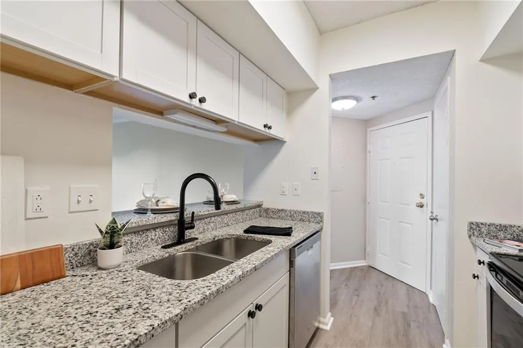 1 Biscayne Drive Nw Unit 704, Atlanta, Georgia 30309, 1 Bedroom Bedrooms, ,1 BathroomBathrooms,Residential,For Sale,1 Biscayne Drive Nw Unit 704,7609091