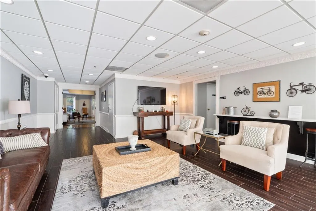 1 Biscayne Drive Nw Unit 704, Atlanta, Georgia 30309, 1 Bedroom Bedrooms, ,1 BathroomBathrooms,Residential,For Sale,1 Biscayne Drive Nw Unit 704,7609091