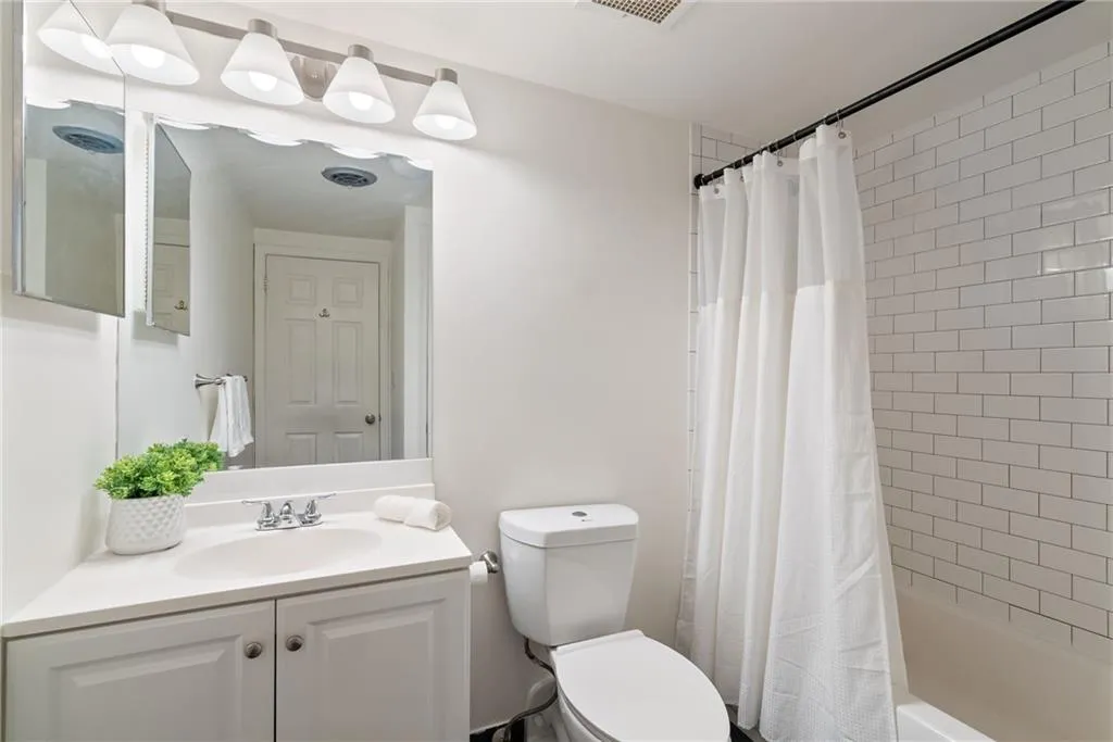 1 Biscayne Drive Nw Unit 704, Atlanta, Georgia 30309, 1 Bedroom Bedrooms, ,1 BathroomBathrooms,Residential,For Sale,1 Biscayne Drive Nw Unit 704,7609091