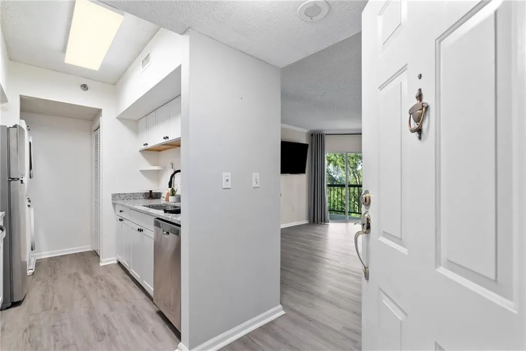 1 Biscayne Drive Nw Unit 704, Atlanta, Georgia 30309, 1 Bedroom Bedrooms, ,1 BathroomBathrooms,Residential,For Sale,1 Biscayne Drive Nw Unit 704,7609091