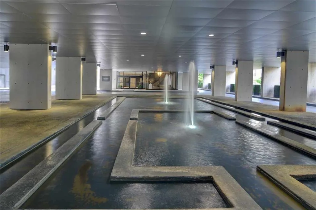 The fountains between Colony House and Hanover House