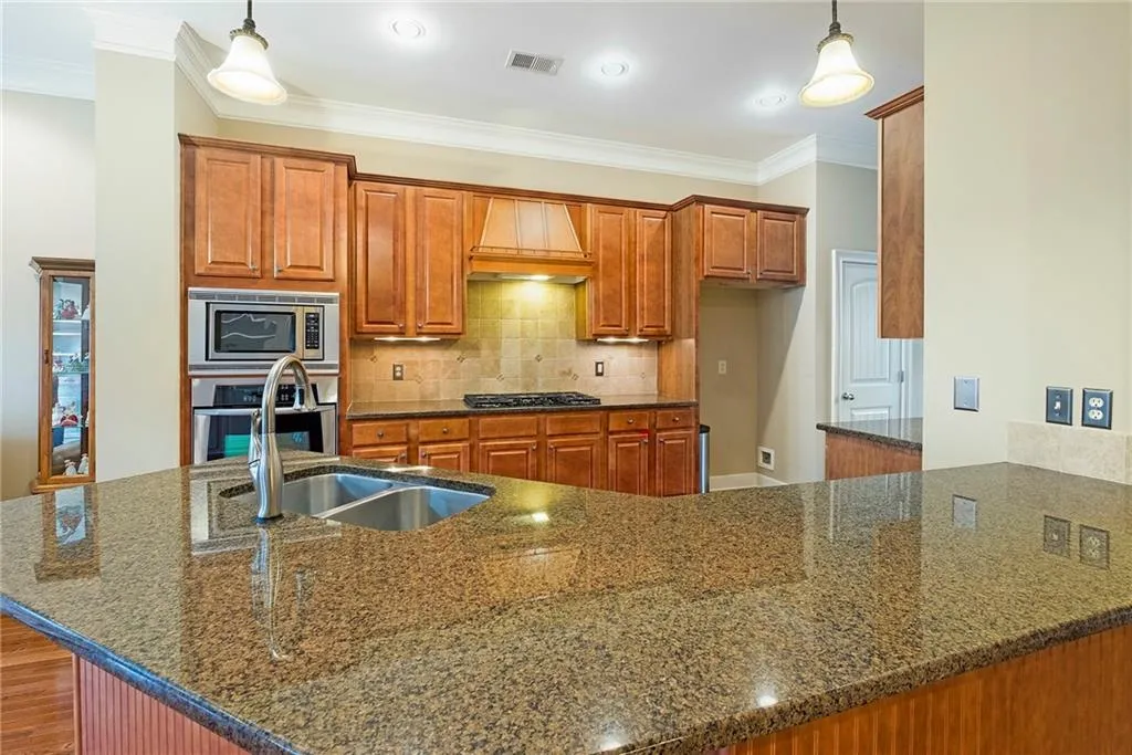 902 Telfair Close, Sandy Springs, Georgia 30350, 3 Bedrooms Bedrooms, ,3 BathroomsBathrooms,Residential,Sold,902 Telfair Close,6808538