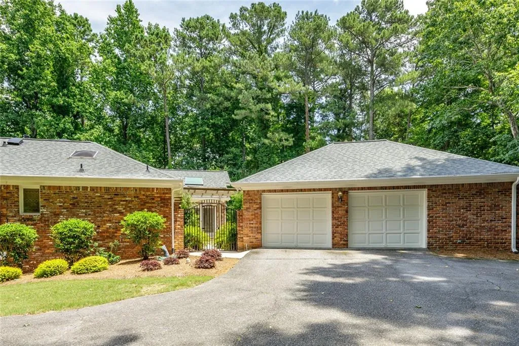 1639 Spalding Drive, Sandy Springs, Georgia 30350, 5 Bedrooms Bedrooms, ,5 BathroomsBathrooms,Residential,Sold,1639 Spalding Drive,6947074