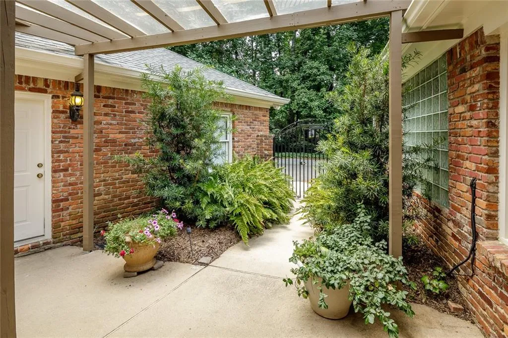 1639 Spalding Drive, Sandy Springs, Georgia 30350, 5 Bedrooms Bedrooms, ,5 BathroomsBathrooms,Residential,Sold,1639 Spalding Drive,6947074