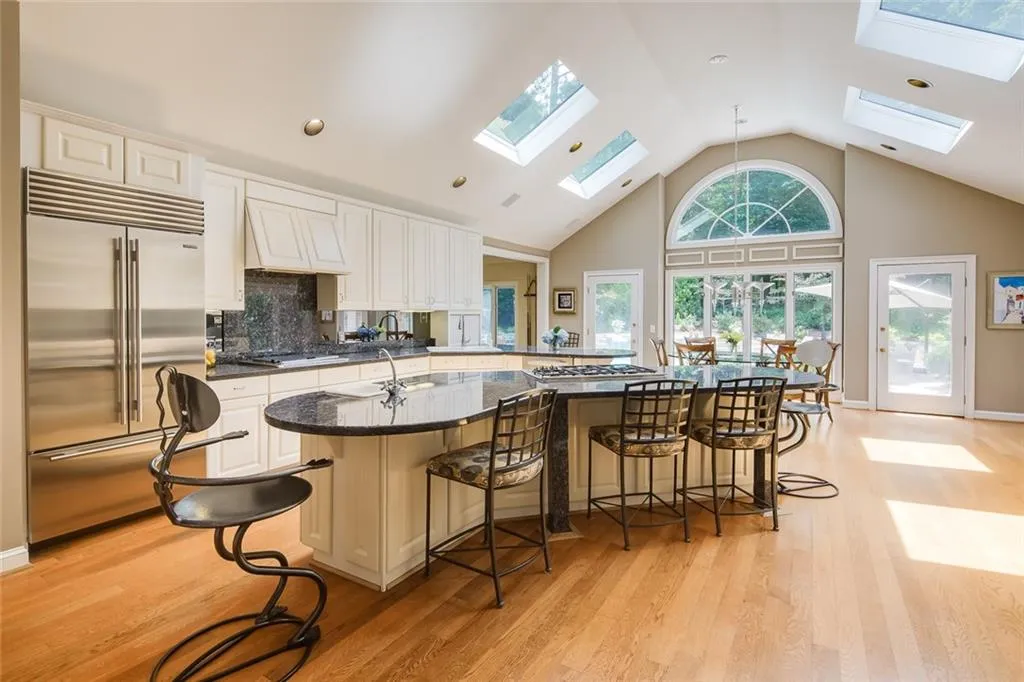 1639 Spalding Drive, Sandy Springs, Georgia 30350, 5 Bedrooms Bedrooms, ,5 BathroomsBathrooms,Residential,Sold,1639 Spalding Drive,6947074