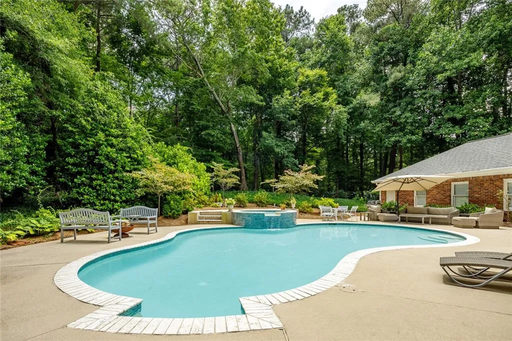 1639 Spalding Drive, Sandy Springs, Georgia 30350, 5 Bedrooms Bedrooms, ,5 BathroomsBathrooms,Residential,Sold,1639 Spalding Drive,6947074