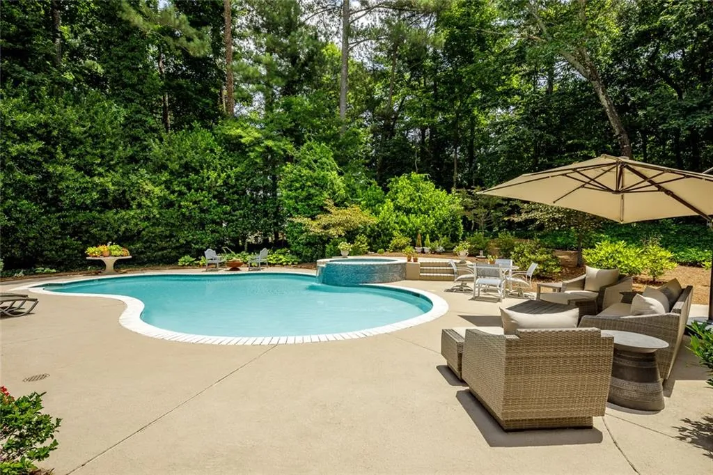1639 Spalding Drive, Sandy Springs, Georgia 30350, 5 Bedrooms Bedrooms, ,5 BathroomsBathrooms,Residential,Sold,1639 Spalding Drive,6947074