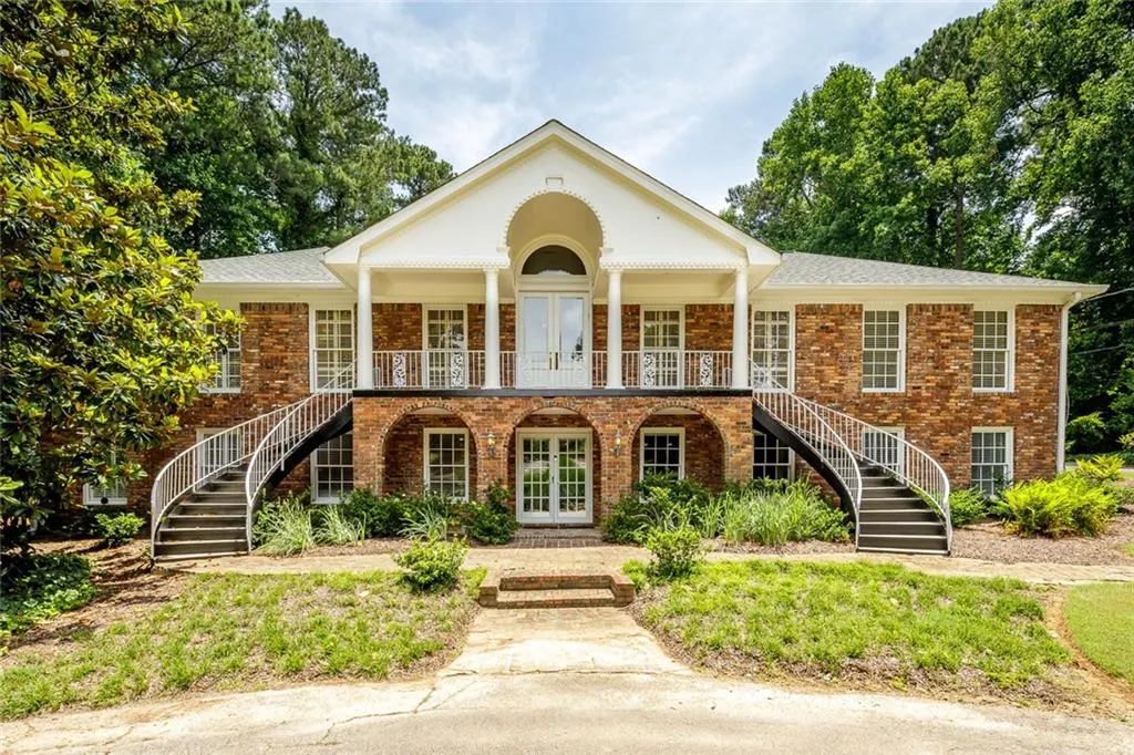 1639 Spalding Drive, Sandy Springs, Georgia 30350, 5 Bedrooms Bedrooms, ,5 BathroomsBathrooms,Residential,Sold,1639 Spalding Drive,6947074
