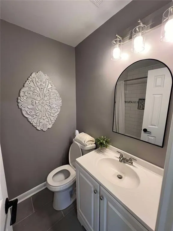 hallbath.jpg