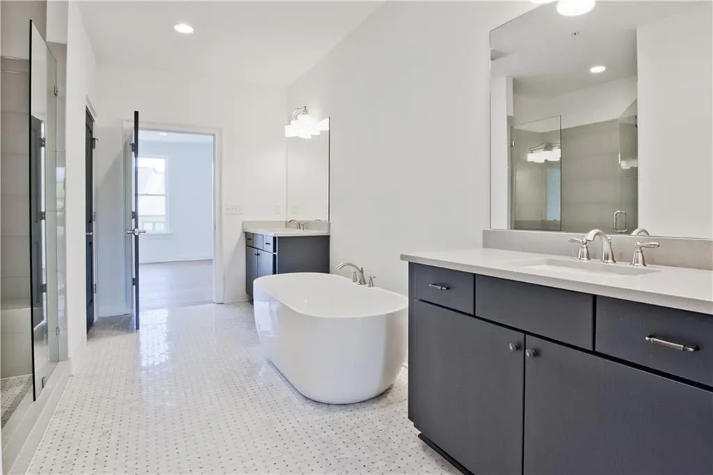 6615 Aria Boulevard Unit 120, Sandy Springs, Georgia 30328, 3 Bedrooms Bedrooms, ,4 BathroomsBathrooms,Residential,Sold,6615 Aria Boulevard Unit 120,6710759