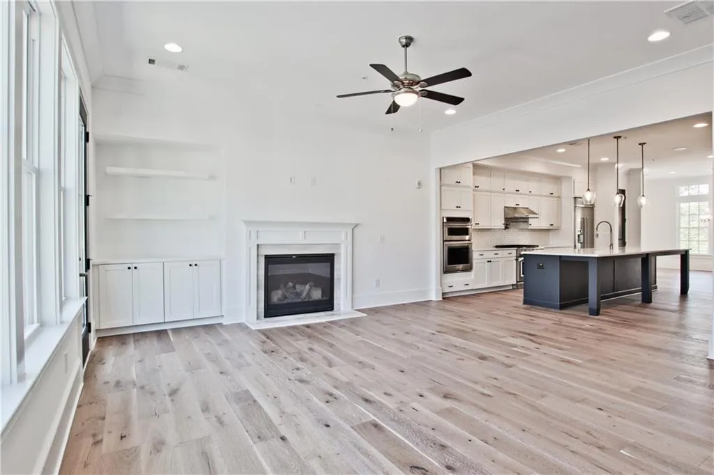 6615 Aria Boulevard Unit 120, Sandy Springs, Georgia 30328, 3 Bedrooms Bedrooms, ,4 BathroomsBathrooms,Residential,Sold,6615 Aria Boulevard Unit 120,6710759