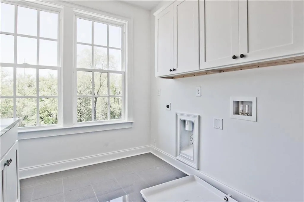 6615 Aria Boulevard Unit 120, Sandy Springs, Georgia 30328, 3 Bedrooms Bedrooms, ,4 BathroomsBathrooms,Residential,Sold,6615 Aria Boulevard Unit 120,6710759