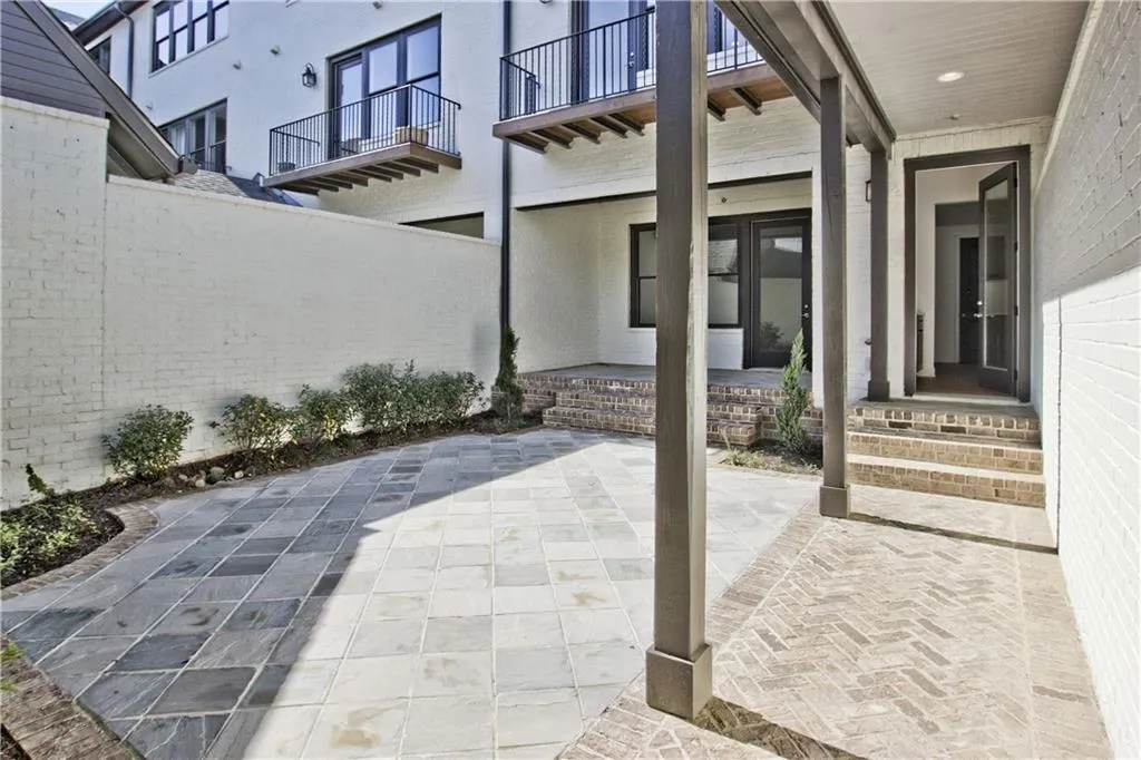 6615 Aria Boulevard Unit 120, Sandy Springs, Georgia 30328, 3 Bedrooms Bedrooms, ,4 BathroomsBathrooms,Residential,Sold,6615 Aria Boulevard Unit 120,6710759