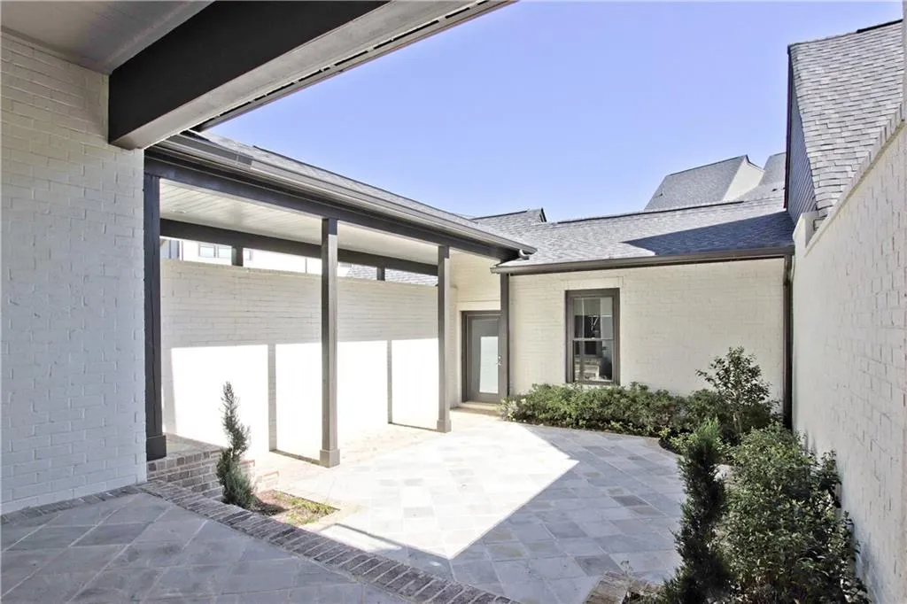 6615 Aria Boulevard Unit 120, Sandy Springs, Georgia 30328, 3 Bedrooms Bedrooms, ,4 BathroomsBathrooms,Residential,Sold,6615 Aria Boulevard Unit 120,6710759