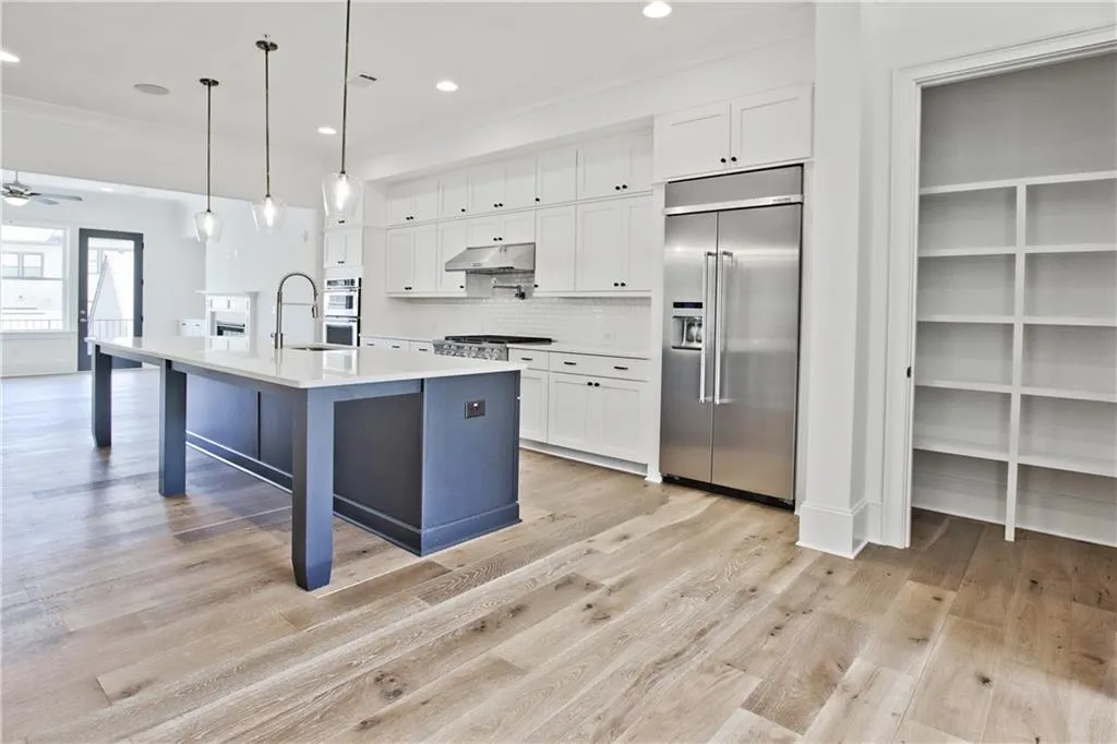 6615 Aria Boulevard Unit 120, Sandy Springs, Georgia 30328, 3 Bedrooms Bedrooms, ,4 BathroomsBathrooms,Residential,Sold,6615 Aria Boulevard Unit 120,6710759