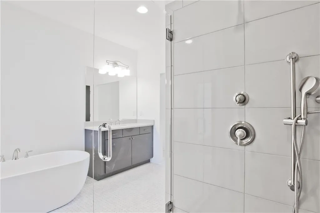 6615 Aria Boulevard Unit 120, Sandy Springs, Georgia 30328, 3 Bedrooms Bedrooms, ,4 BathroomsBathrooms,Residential,Sold,6615 Aria Boulevard Unit 120,6710759