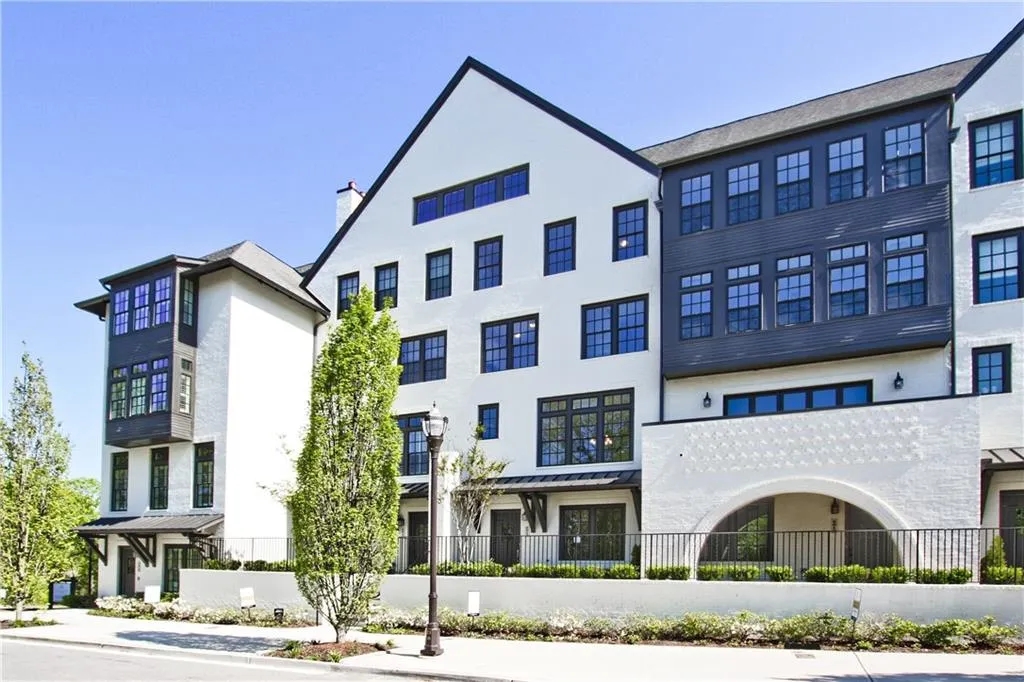 6615 Aria Boulevard Unit 120, Sandy Springs, Georgia 30328, 3 Bedrooms Bedrooms, ,4 BathroomsBathrooms,Residential,Sold,6615 Aria Boulevard Unit 120,6710759