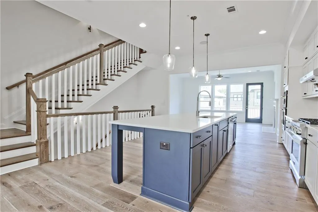 6615 Aria Boulevard Unit 120, Sandy Springs, Georgia 30328, 3 Bedrooms Bedrooms, ,4 BathroomsBathrooms,Residential,Sold,6615 Aria Boulevard Unit 120,6710759