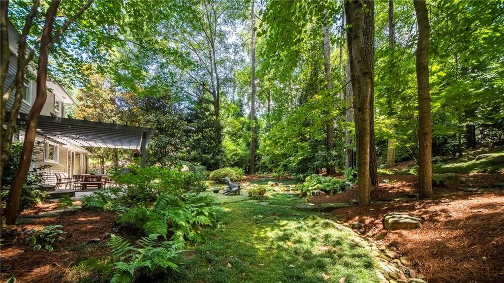 5515 Cross Gate Court, Sandy Springs, Georgia 30327, 4 Bedrooms Bedrooms, ,2 BathroomsBathrooms,Residential,Sold,5515 Cross Gate Court,6755406
