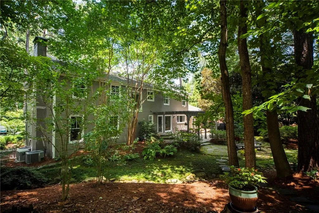 5515 Cross Gate Court, Sandy Springs, Georgia 30327, 4 Bedrooms Bedrooms, ,2 BathroomsBathrooms,Residential,Sold,5515 Cross Gate Court,6755406
