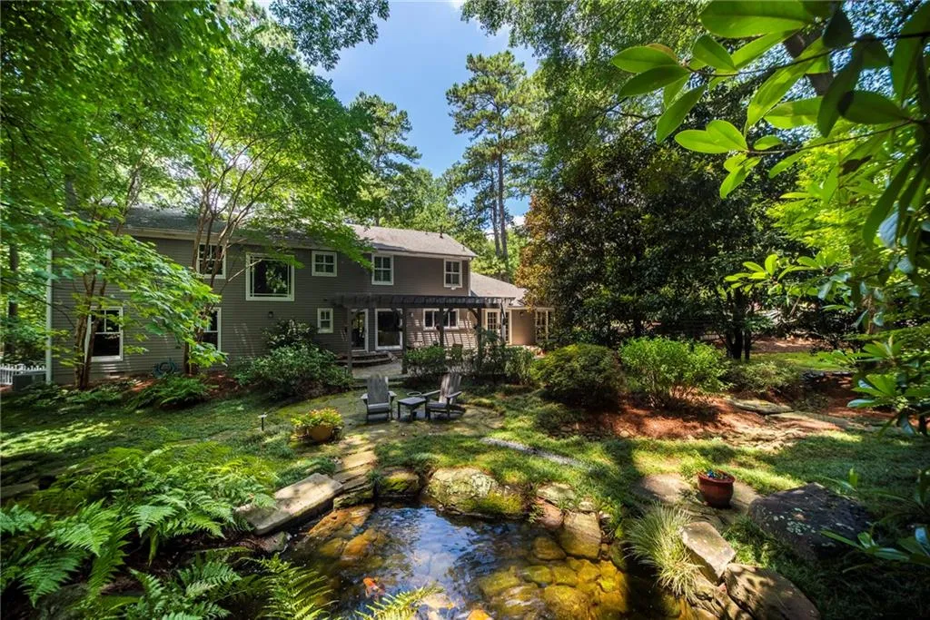 5515 Cross Gate Court, Sandy Springs, Georgia 30327, 4 Bedrooms Bedrooms, ,2 BathroomsBathrooms,Residential,Sold,5515 Cross Gate Court,6755406