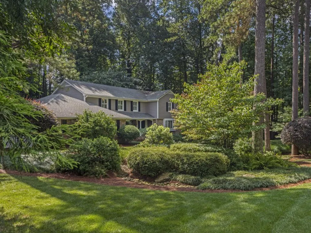 5515 Cross Gate Court, Sandy Springs, Georgia 30327, 4 Bedrooms Bedrooms, ,2 BathroomsBathrooms,Residential,Sold,5515 Cross Gate Court,6755406